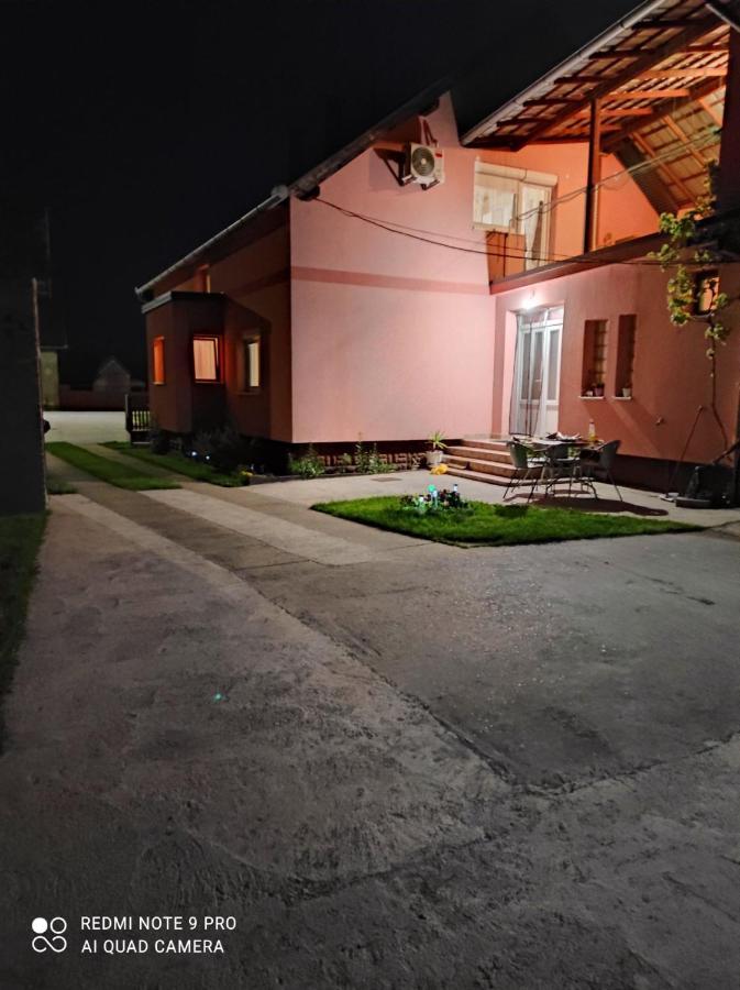 Hotel Sobe Mira Lipovac  Exterior foto